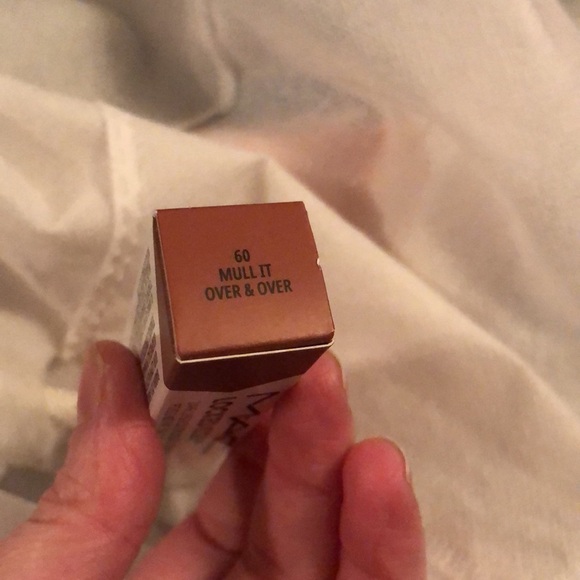 NEW MAC Cosmetics Locked Kiss 24HR Lipstick Mull It Over & Over Peachy Nude Pink - Picture 11 of 11